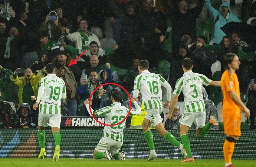 VIRAL: Isco celebrates his goal against Real Madrid by kissing his wife in the stands (video)